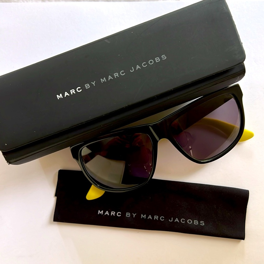 Mark Jacobs sunglasses, all included- great for sports ! Practical new 🆕⛳️ 🔥